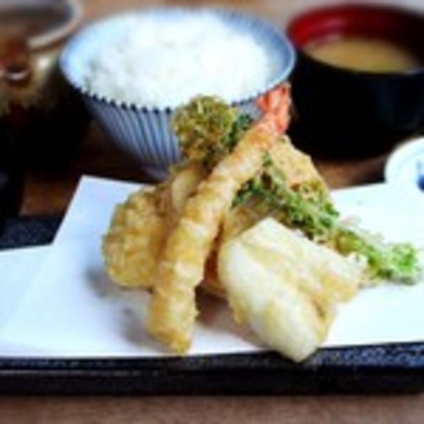 ランチで天ぷらをお考えなら福岡の清川にある はかたあゆむにどうぞ